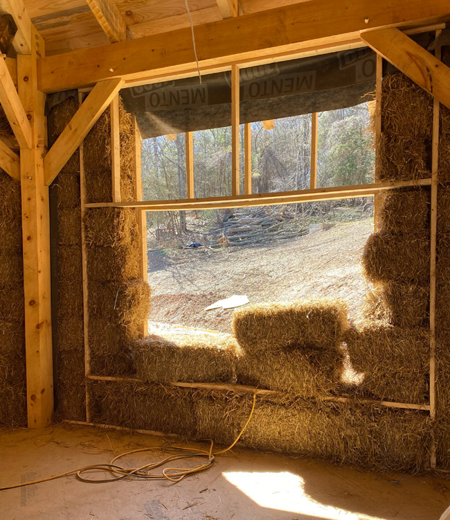 https://earthboundbuilding.com/website/wp-content/uploads/2024/09/straw-wall-650x750-1.jpg